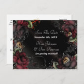 Zwarte Rozen + Schedels Gotische bruiloft Briefkaa Aankondigingskaart (Voorkant / Achterkant)