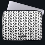 Zwarte rustieke tribal patroon gepersonaliseerde l laptop sleeve<br><div class="desc">Rustieke gepersonaliseerde laptoptas met zwart-wit rustiek patroon. Dit unieke item zal perfect zijn als een geschenk.</div>