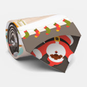 zwarte santa zit vast in haard stropdas (Opgerold)