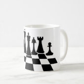 Zwarte schaakstukken op een schaakbord koffiemok (Voorkant rechts)
