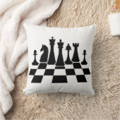 Zwarte schaakstukken op een schaakbord kussen (Deken)