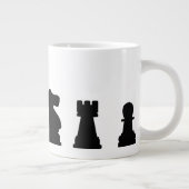 Zwarte schaakstukken op wit grote koffiekop (Rechts)