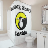 Zwarte schaap aan de binnenkant douchegordijn (In situ)