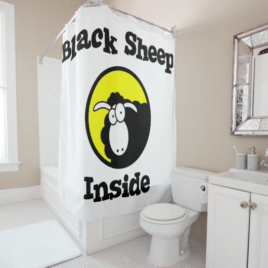 Zwarte schaap aan de binnenkant douchegordijn (In situ)