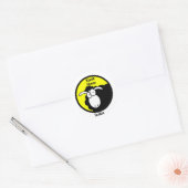 Zwarte schaap aan de binnenkant ronde sticker (Envelop)