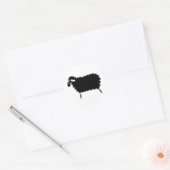 Zwarte schapen ronde sticker (Envelop)