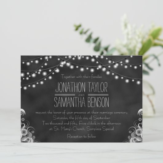 Zwarte schoolbord slingerlichten trouwkaarten kaart (Staand voorkant)