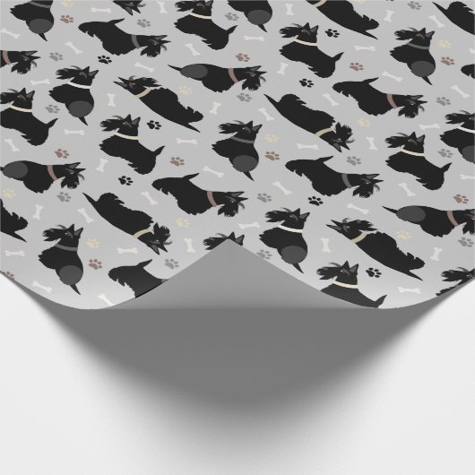 Zwarte Schotse terrier Paws en Botten Cadeaupapier (Hoek)