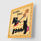 Zwarte Scottie Time Terrier Dog Personalized Yello Vierkante Klok (Hoek)