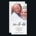 Zwarte Script Overlay Save the Date Foto<br><div class="desc">Save the date fotokaart gepersonaliseerd met je eigen romantische foto. Save the date geschreven in een prachtig zwart schrift boven je trouwdatum en extra informatie voor je toekomstige gasten. De rand tussen trouwfoto en tekst is verzacht met een witte gradiënt. Voeg ook je namen toe!</div>