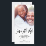 Zwarte Script Overlay Save the Date Foto<br><div class="desc">Save the date fotokaart gepersonaliseerd met je eigen romantische foto. Save the date geschreven in een prachtig zwart schrift boven je trouwdatum en extra informatie voor je toekomstige gasten. De rand tussen trouwfoto en tekst is verzacht met een witte gradiënt. Voeg ook je namen toe!</div>