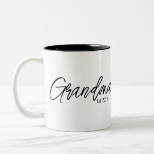 Zwarte Script Typografie Oma Opgericht Jaar Tweekleurige Koffiemok