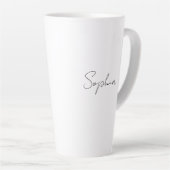 Zwarte scriptnaam of monogram op wit latte mok (Rechterhoek)