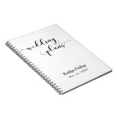 Zwarte scripttypografie trouwplanner op witte acht notitieboek (Rechterzijde)