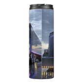 Zwarte Semi Truck natte nacht Thermosbeker (Achterkant)