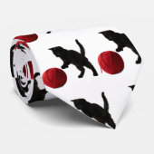 Zwarte Silhouette Kitty, met rode wollen Bal (Mult Stropdas (Opgerold)