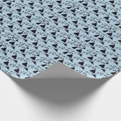 Zwarte ski-uitrusting & sneeuwvlokken op blauw cadeaupapier (Hoek)