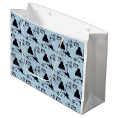 Zwarte ski-uitrusting & sneeuwvlokken op blauw groot cadeauzakje (Voorkant Gekanteld)