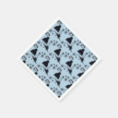 Zwarte ski-uitrusting & sneeuwvlokken op blauw servet (Hoek)