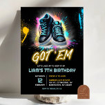 Zwarte Sneaker Bash Shoe Kreeg Em Verjaardag Kaart<br><div class="desc">Sneaker Ball Kids Verjaardagsfeest,  Air Jordan Kids Verjaardagsfeest,  Laten we het Sneakerball Uitnodiging,  Rainbow Sneakers Verjaardagsfeest.</div>