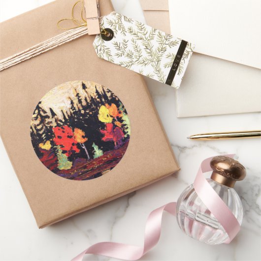 Zwarte sparren en paarse, mooie kunst, ronde sticker (Geschenken)