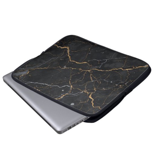 Zwarte steen met gouden en zilveren aderen laptop sleeve (Voorkant onderkant)
