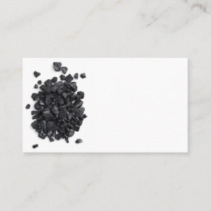 Zwarte steenkool geïsoleerd op witte achtergrond.  visitekaartje