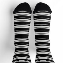 Zwarte streep sokken – Krachtige monochrome stijl