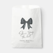 Zwarte strik Ze gaat trouwen Bruidsfeest Bedankzakje (Voorkant)