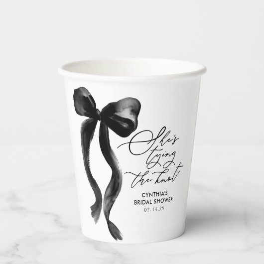 Zwarte strik zij is de knoop aan het vastmaken bru papieren bekers (Achterkant)