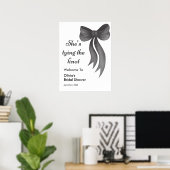 Zwarte Strik Zij Knoopt de Knoop Bruidsborrel Poster (Thuiskantoor)