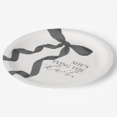 Zwarte strikdoos Knoopje Bruids Shower Decoratie Papieren Bordje (Gekanteld)