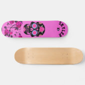 Zwarte suikerschedel op roze dd-merk persoonlijk skateboard (Horizontaal)