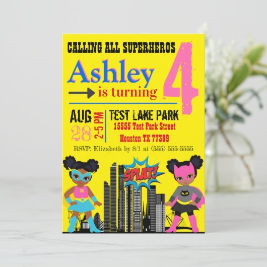 Zwarte superheld-uitnodiging kaart (Staand voorkant)