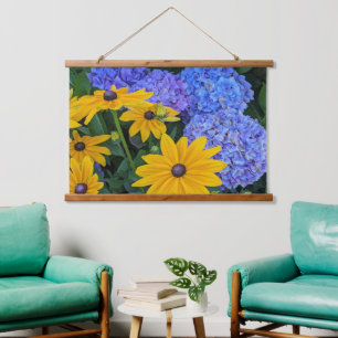 Zwarte Susan en Blauwe Hortensia Bloemen Hangend Wandkleed