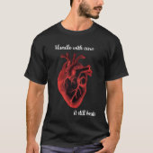 Zwarte T-shirt met een realistisch hart (Voorkant)