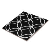 Zwarte tegel, wit herhalend cirkelbladpatroon tegeltje (Zijkant)