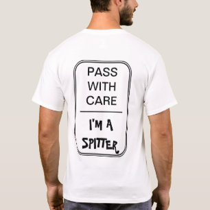 Zwarte tekst: Pas voorzichtig door. Ik ben een spu T-shirt