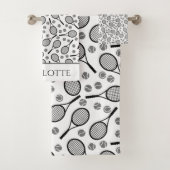 Zwarte Tennis-racks en grijze Amerikaanse Amerikaa Bad Handdoek (Insitu)