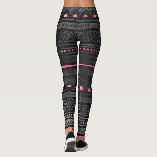 Zwarte tribale afdrukken met roze accenten leggings (Achterkant)