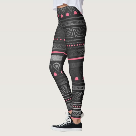 Zwarte tribale afdrukken met roze accenten leggings (Links)