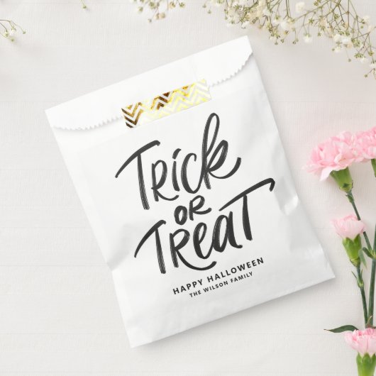 Zwarte Trick or treat Lettering Halloween Party Bedankzakje (Gezegeld)