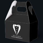 Zwarte Tuxedo Suit Groomsman Voorstel Bedankdoosjes<br><div class="desc">Maak uw bruiloft onvergetelijk - Voeg een persoonlijk tintje toe met een groomsman-voorstelvakken met een smoking-pak en een boeg-stropdas,  met een voorstelboodschap in een klassiek serif-lettertype.</div>