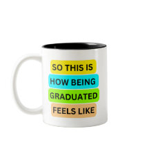 Zwarte tweetonige mok SO_THIS_IS_HOW_BEING_GRADUAT