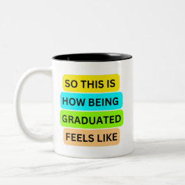 Zwarte tweetonige mok SO_THIS_IS_HOW_BEING_GRADUAT