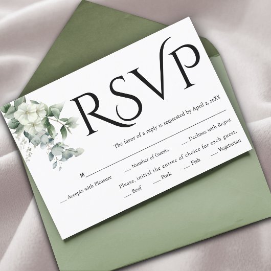 Zwarte typografie, eucalyptustak, witte bloemen RSVP kaartje