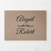 Zwarte typografie kraftpapier rustieke bruiloft drieluik uitnodiging (Cover)