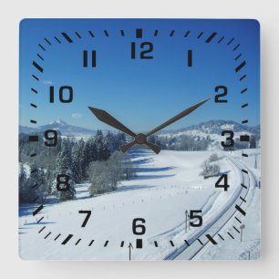 Zwarte vierkante nummers / Winter spoorwegtracks i Klok