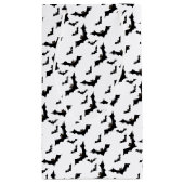 Zwarte vleermuizen vliegen in formatie klein cadeauzakje (Achterkant)