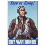 Zwarte vliegeniers: Amerikaanse WO2 militaire geve Fotobeeldje Sleutelhanger<br><div class="desc">De zwarte piloten van de 332nd Fighter Group waren pioniers die raciale barrières trotseerden en hun moed bewezen in de lucht van de Tweede Wereldoorlog. Deze moedige mannen, afkomstig uit verschillende achtergronden, hebben zich aangesloten bij de vrijheids- en gelijkheidsstrijd en hebben een blijvende nalatenschap achtergelaten die generaties blijft inspireren. -...</div>